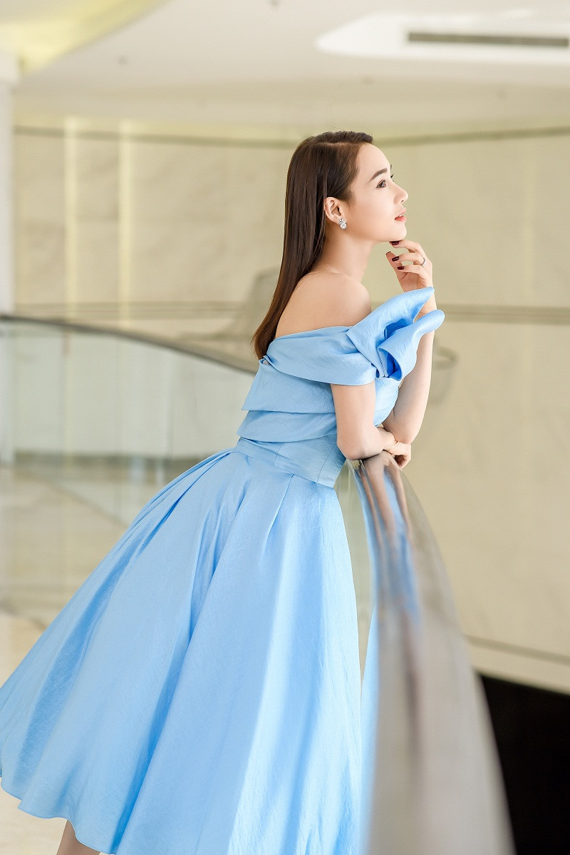 Để hình ảnh được đẹp nhất trong lòng người hâm mộ, nữ diễn viên xinh đẹp đã rất chịu khó, chăm chỉ tập luyện để giữ vóc dáng.