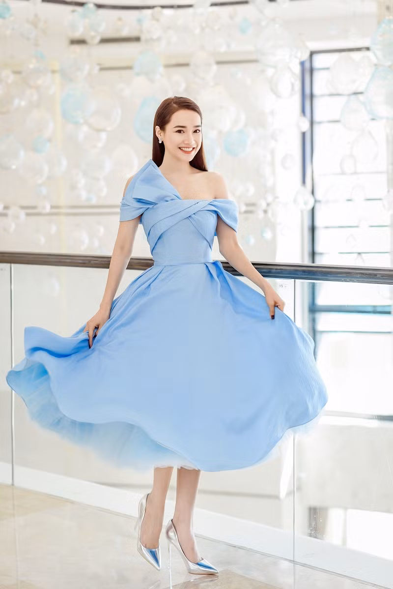 Trong khoảng thời gian này, ngoài việc chăm sóc gia đình nhỏ, bà xã Trường Giang còn tích cực tham gia một số sự kiện và tranh thủ trau dồi những kỹ năng diễn xuất để sớm tái xuất với khán giả yêu mến trong vai trò là một diễn viên. Ảnh: Panda Dương.