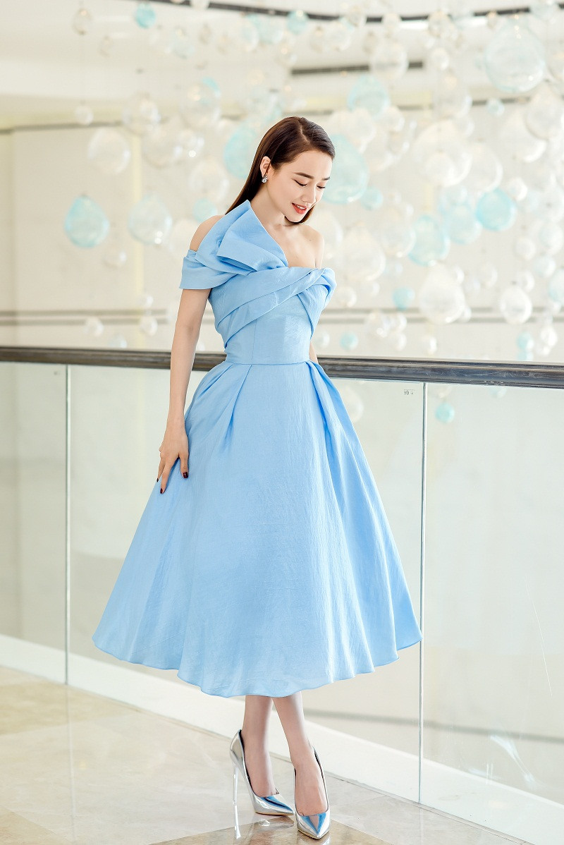 Ngoài ra, Nhã Phương cũng đầu tư hơn trong công cuộc chăm sóc sắc đẹp khi ra mắt thương hiệu làm đẹp của bản thân.