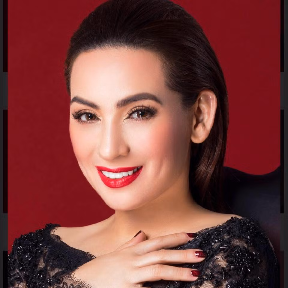 Phi Nhung cũng khá kín tiếng trong chuyện tình cảm. Ở tuổi U50, sau khi trải qua nhiều cuộc tình, qua cái tuổi mộng mơ và lãng mạn, Phi Nhung khẳng định không có ý định kết hôn.