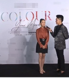 Phương Nga gầy đi nhiều nhưng vẫn giữ được nét rạng rỡ trên gương mặt trong lần đầu xuất hiện trước công chúng.