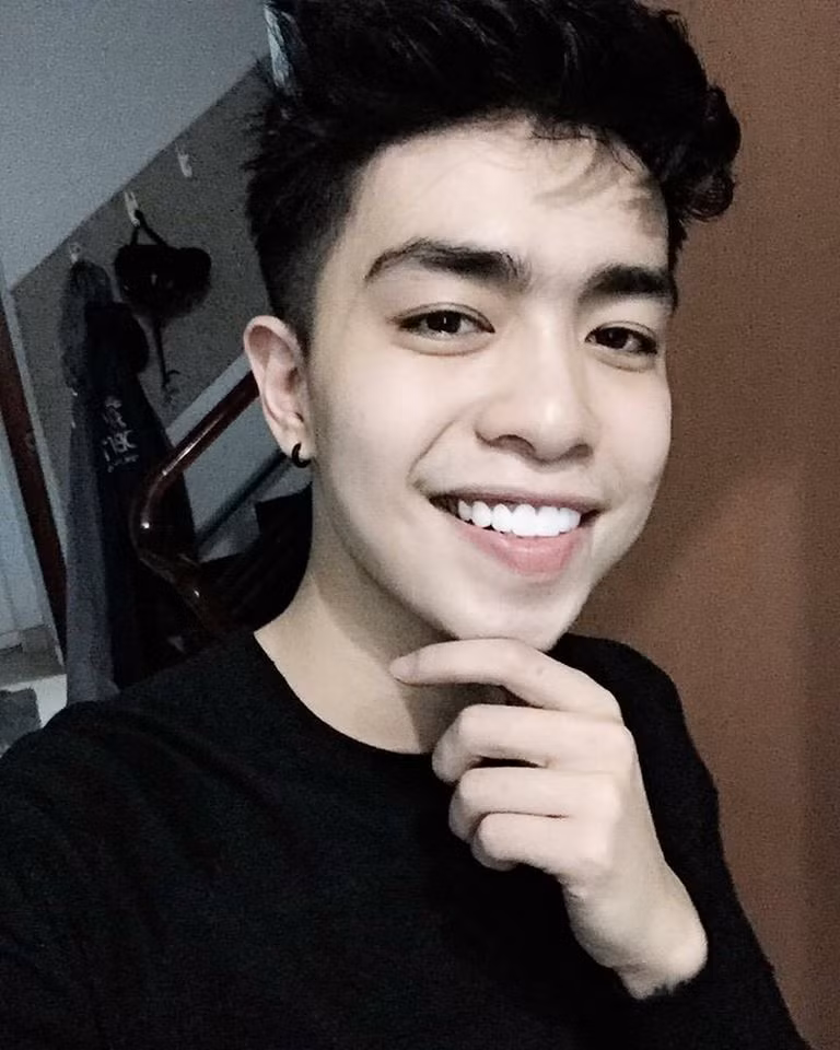 Hình ảnh khác biệt trong quá khứ của chồng trẻ Thu Thủy. Gương mặt với những đường nét không mấy nổi bật, sống mũi thấp, phần mũi không được thon gọn...