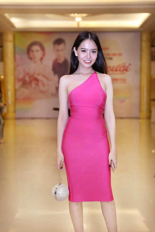 Tuy vậy, trả lời trên SaoStar, Phương Vy chia sẻ quyết định không dự thi Hoa hậu Chuyển giới Quốc tế 2020 vì lý do gia đình. Dù vậy, "ước mơ đi thi hoa hậu, được đội vương miện và đại diện Việt Nam chinh chiến quốc tế" mà cô chia sẻ khi đăng ký dự thi HHHVVN có lẽ sẽ không bao giờ tắt.