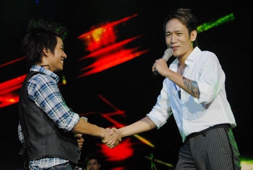 Phan Anh không phải là sao Việt duy nhất Duy Mạnh thẳng thắn đụng chạm bằng ngôn từ. Trước đó, giọng ca "Kiếp đỏ đen" và ca sĩ Tuấn Hưng từng không ít lần "cà khịa" nhau trên mạng xã hội. Thậm chí cả hai còn dọa xử nhau như "giang hồ".