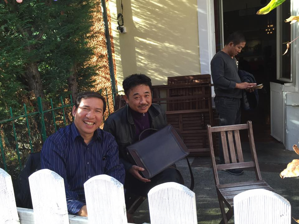 Quốc Khánh vẫn trung thành với một kiểu tóc, bộ râu quen thuộc suốt mấy chục năm nay.