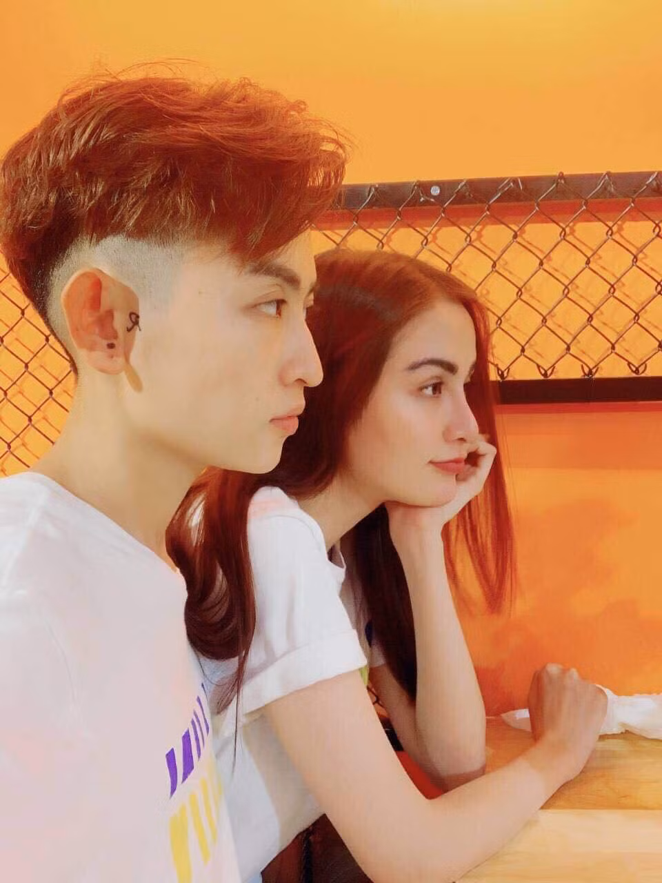  "Tình tin đồn" của Hoa hậu Diễm Hương còn dành cho nàng Hậu những lời yêu đương "mật ngọt".