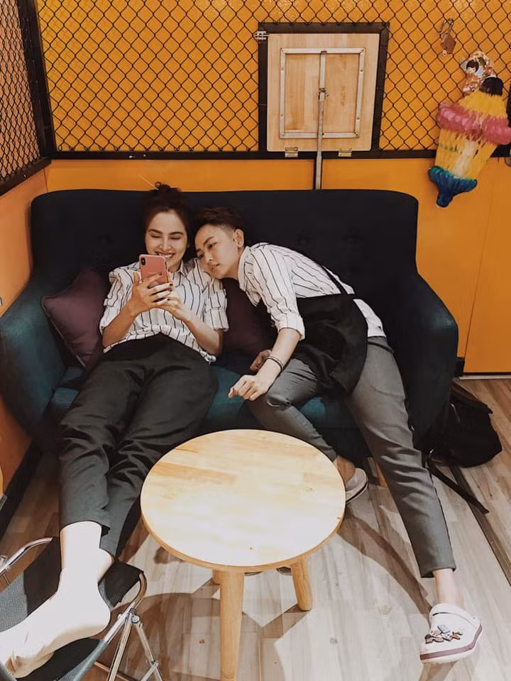 Bi don yeu dong gioi, Hoa hau Diem Huong va “nguoi ay” noi gi?-Hinh-2