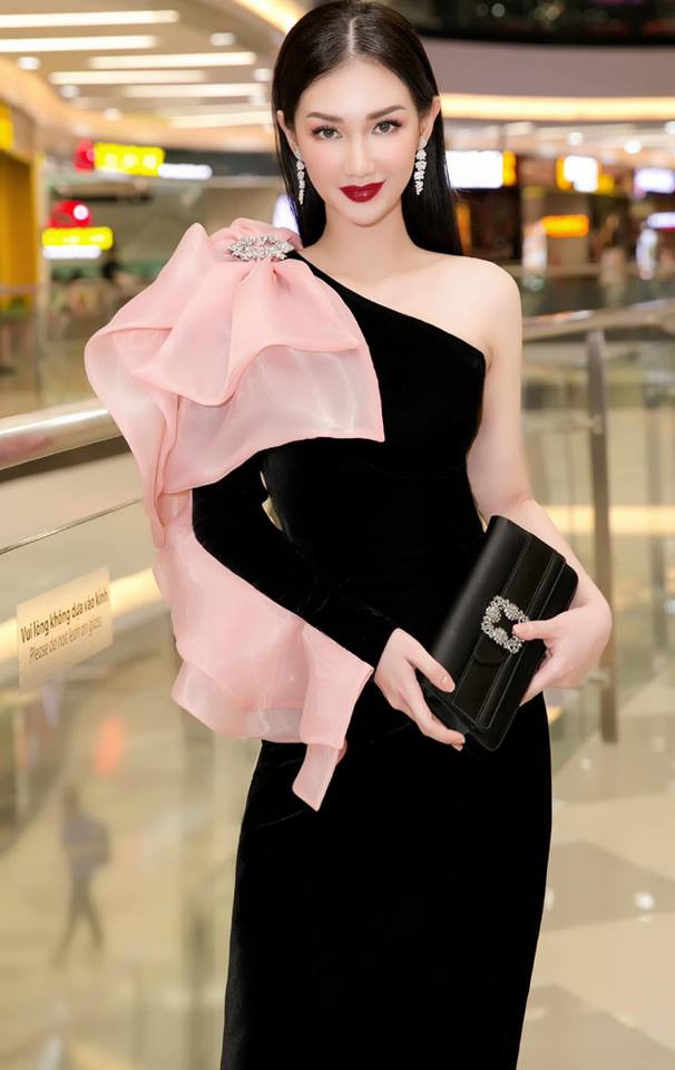 Dù theo đuổi phong cách thời trang kín đáo hay gợi cảm, bà mẹ một con vẫn vô cùng cuốn hút. Ảnh: Kiệt Tuấn Nguyễn.