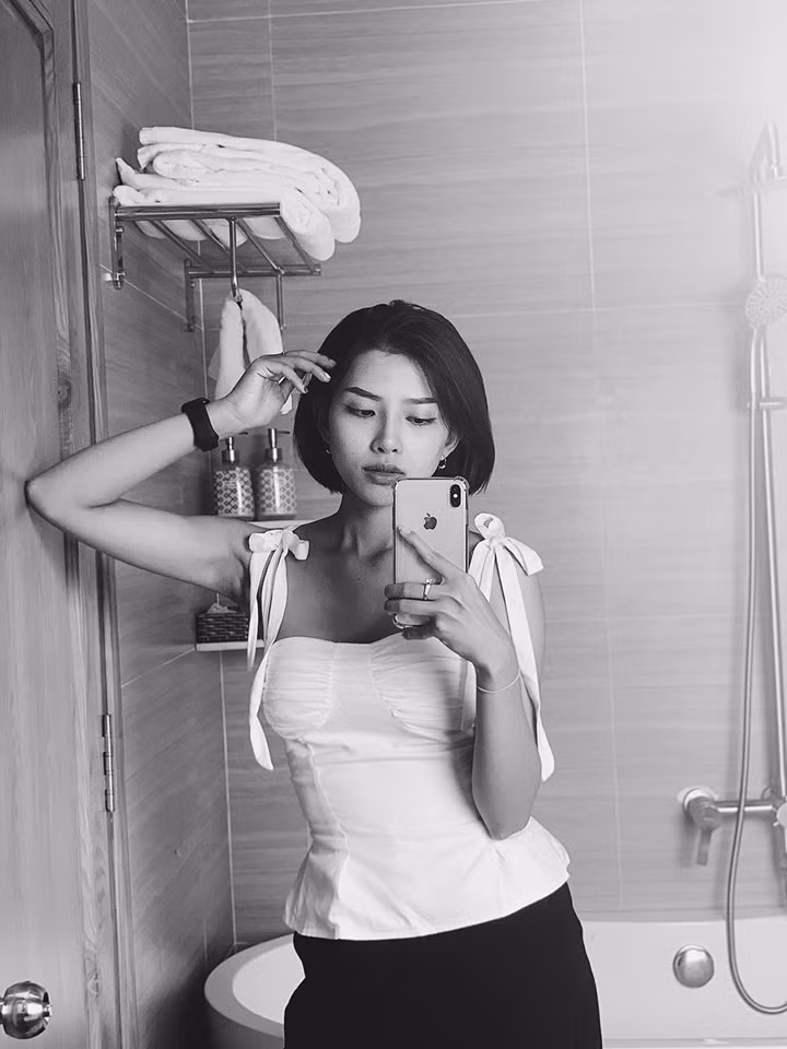 Người đẹp sau đó lại rẽ hướng sang kinh doanh online và theo đuổi công việc của một người mẫu, diễn viên tự do.