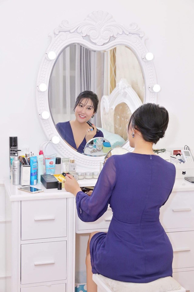 "Nữ hoàng dao kéo" tự tin với hình ảnh một người phụ nữ thành công, xinh đẹp mà cô đang xây dựng.