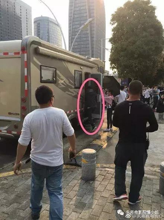 Dù bị dư luận chê bủn xỉn, ki bo nhưng Châu Tinh Trì không tự ái. Ông luôn cẩn thận tìm cho mình một lối đi riêng.