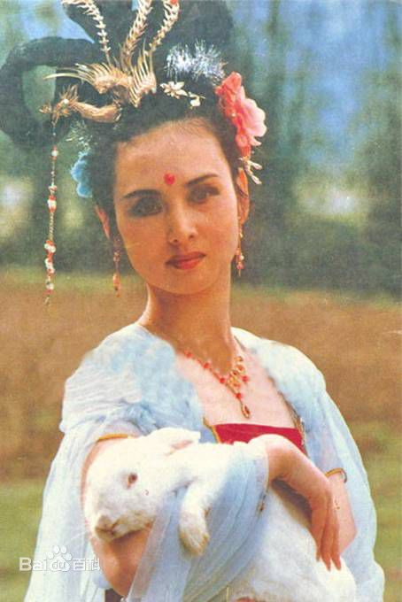 Tuy nhiên, đây được xem là vai diễn đầu tiên và cuối cùng của bà. Bởi sau khi rút lui khỏi Cbiz, Hằng Nga “Tây du ký 1986" gần như im hơi lặng tiếng, chuyển hướng sang kinh doanh và mở công ty riêng. Ảnh: Baidu.