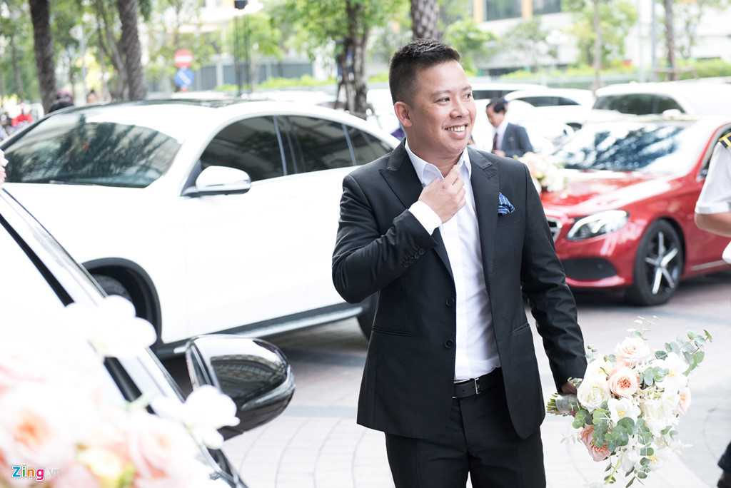 Nữ ca sĩ từng tiết lộ ông xã Xuân Văn khá khô khan, ít nói lời ngọt ngào với vợ. Tuy nhiên, cô hiểu những việc làm, sự quan tâm của anh với gia đình cô đều xuất phát từ tình cảm chân thành. Chính điều đó khiến Giang Hồng Ngọc tin tưởng gắn bó với anh.