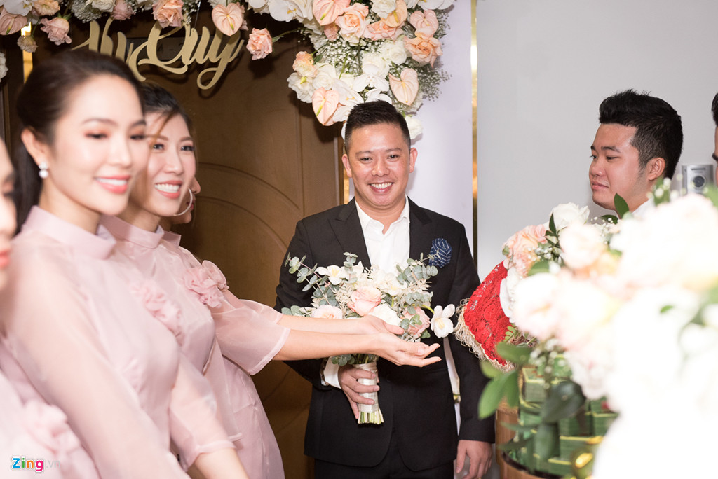 Chú rể Xuân Văn chia sẻ cảm giác hồi hộp trước khi vào đón dâu.