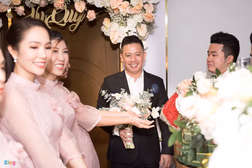 Chú rể Xuân Văn chia sẻ cảm giác hồi hộp trước khi vào đón dâu.