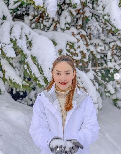 Cô dành thời gian tận hưởng cuộc sống và "du hí" khắp nơi.