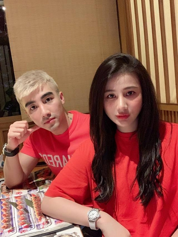 Dòng status ẩn ý cùng hành động tình cảm Thái Mỹ Linh mà dành cho trai đẹp khiến anh chàng này được cho là tình mới của cô.