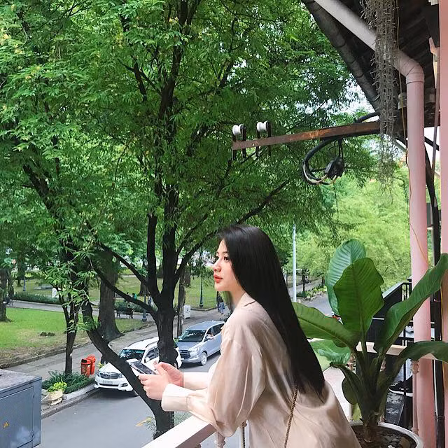 Mỹ Linh cho biết bản thân cô cũng không giấu việc mua nhà, dùng xe trả góp.