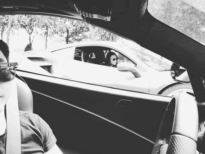 Tháng 11/2017, trên Instagram, Cường Đô La lần đầu công khai ảnh xuất hiện bên Đàm Thu Trang trong ngày nghỉ riêng của gia đình.