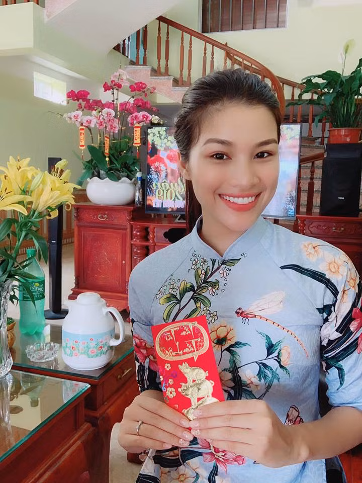 Theo đuổi đam mê không có gì là sai, nhưng sống chết với nó mà bất chấp thì lại thành "con dao hai lưỡi": có thành công nhưng chưa chắc đã có vinh quang. Tuy vậy, không ít người cho rằng "đánh kẻ chạy đi chứ không ai đánh người chạy lại" và Nguyễn Thị Thành có lẽ vẫn còn cơ hội nếu thể hiện được những gì cô đã nói. Ảnh: FBNV.