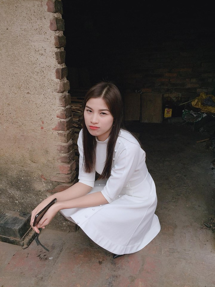 Từng được biết đến với biệt danh “người đẹp vượt khó” khi sinh ra trong gia đình có hoàn cảnh khó khăn, đi thi chỉ mang 3 chiếc váy, nhưng "lần đổi đời" của Nguyễn Thị Thành đã giúp cô đỡ đần được cha mẹ ở quê nhà rất nhiều.