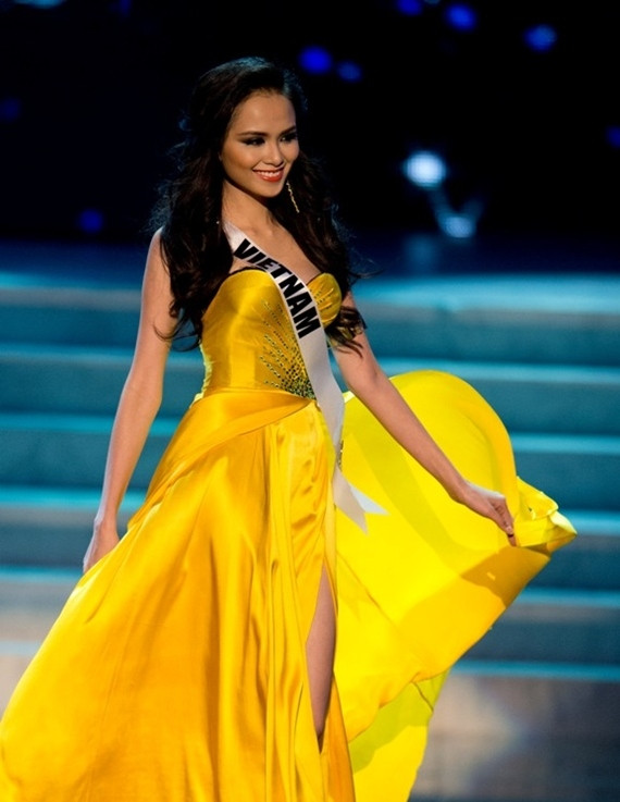 Năm 2012, Hoa hậu Diễm Hương trở thành đại diện Việt Nam tham dự Hoa hậu Hoàn vũ thế giới.