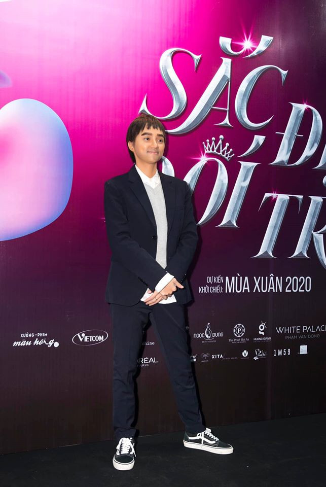 Nàng Hậu mang đến thông điệp: "Cuộc đời này có thể thất bại có thể thành công, nhưng chắc chắn một điều Giang chưa từng phải xấu hổ vì bất kì điều gì mình đã làm. Quá khứ càng khó khăn càng xấu xí thì vẻ đẹp ngày hôm nay của bạn càng rực rỡ càng toả sáng! Giá trị của một con người được đo đếm bằng chính những nỗ lực mà người đó đi qua để đến với thành công! Hãy yêu tất cả những thứ thuộc về mình, đối diện với những giây phút u tối nhất trong cuộc đời và dũng cảm tiến về phía trước như chính cách Hương Giang xuất hiện ngày hôm nay!".