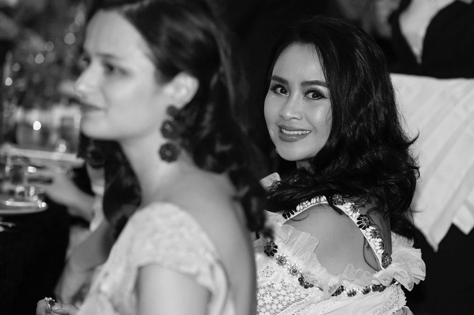 Phong cách thời trang nhẹ nhàng, sang trọng và quý phái khiến nữ diva luôn nổi bật trước đám đông.