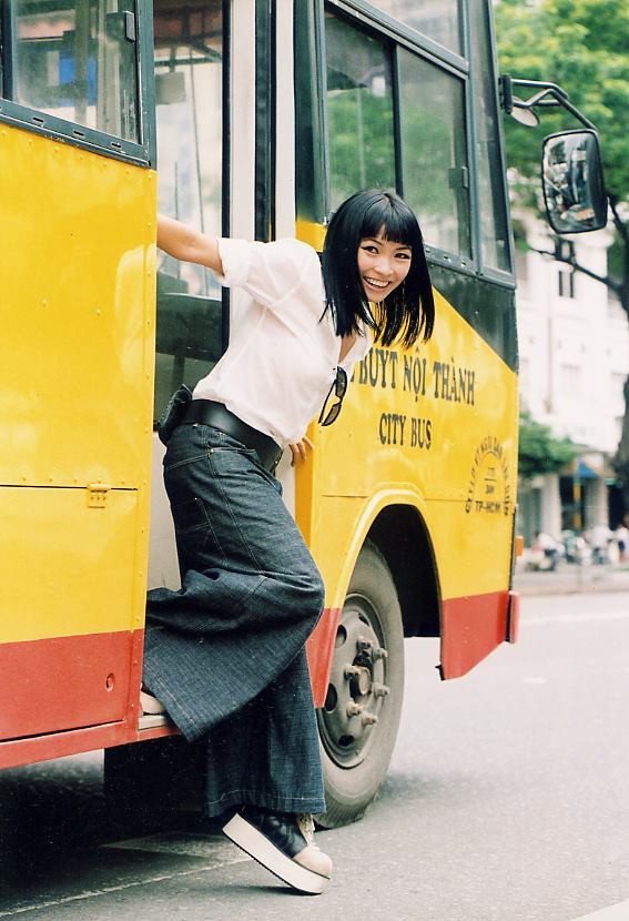 Hình ảnh thời trẻ "chất lừ" của chị Chanh khiến fan thích thú.