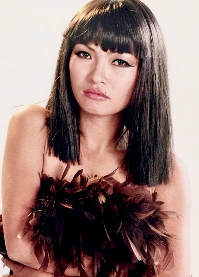 So với 20 năm trước, nữ ca sĩ sinh năm 1973 vẫn giữ được phong độ nhan sắc.