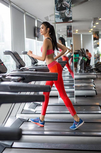 Á hậu 1 của cuộc thi Hoa hậu Hoàn vũ Việt Nam 2017 tăng khoảng gần 10kg so với 7 năm trước và 6 kg so với lúc thi Hoa hậu Hoàn vũ Việt Nam.