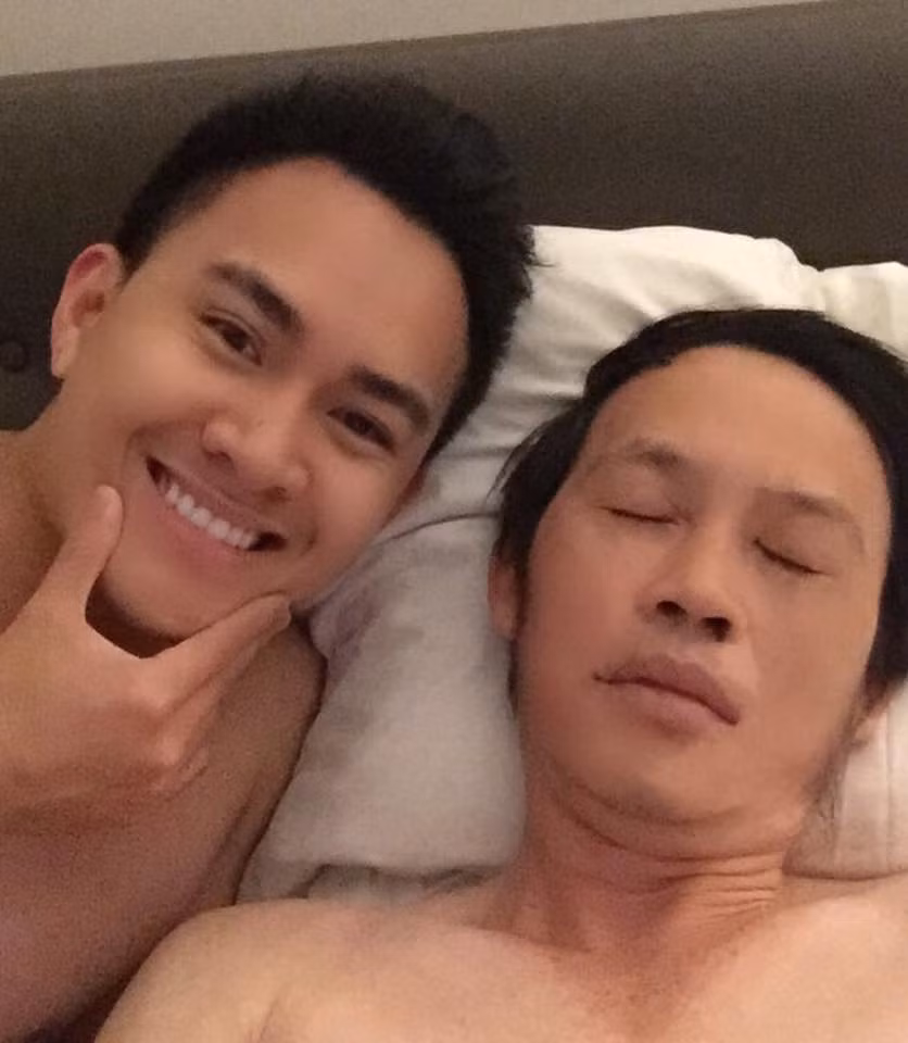 Thành Vinh chụp lại khoảnh khắc "dìm hàng" ba đang ngủ. Anh còn có nghề tay trái là một nhiếp ảnh gia.