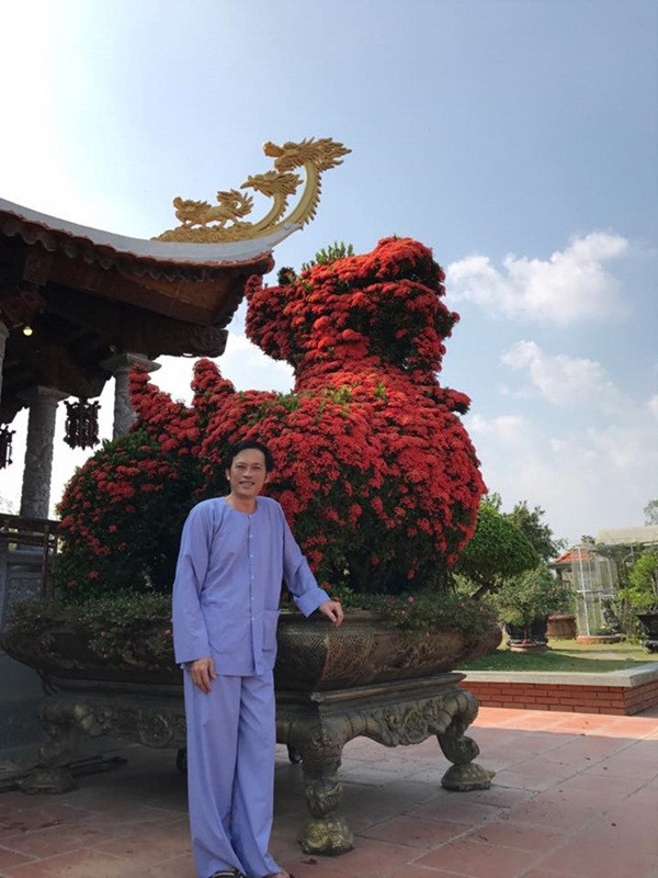 "Anh Bốn" Hoài Linh cũng là nghệ sĩ Việt duy nhất sở hữu nhà Thờ tổ có giá trị lên đến cả trăm tỷ.