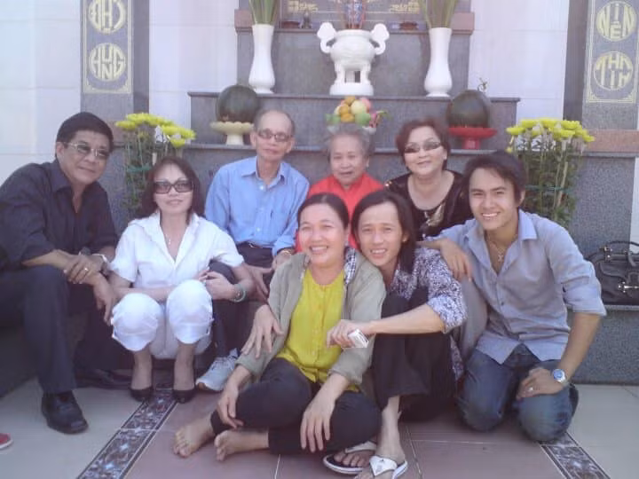 Bức ảnh Hoài Linh hồi trẻ gần đây mới được công khai do chính Thành Vinh chia sẻ lên trang cá nhân.