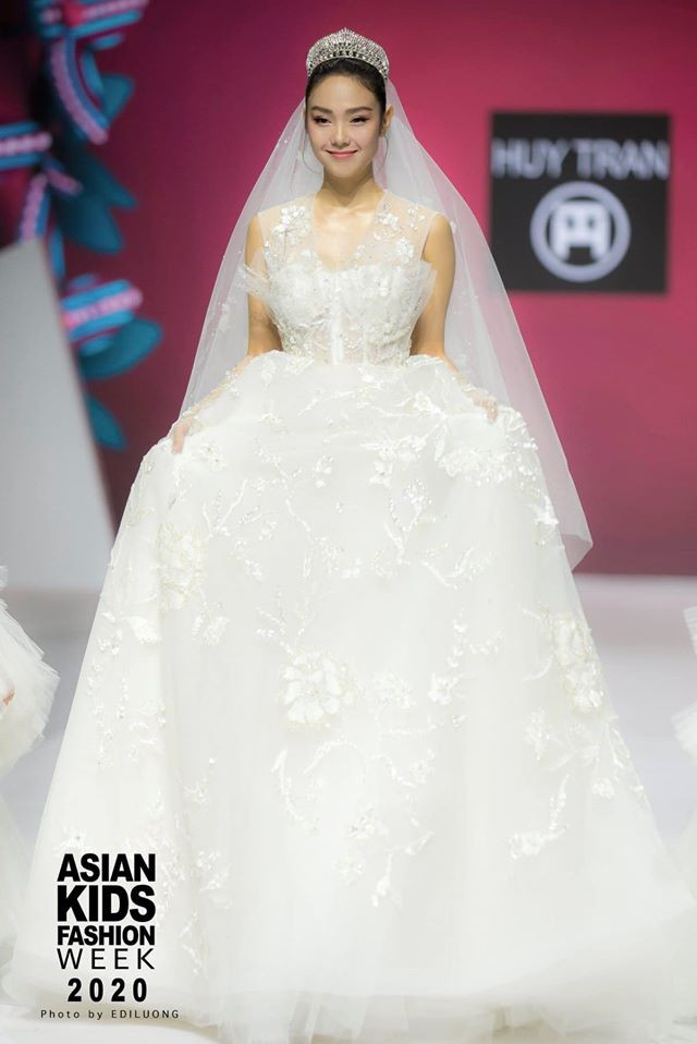 Minh Hằng cũng chưa hề có ý định sẽ rời bỏ cuộc sống độc thân dù đã ở tuổi 32.