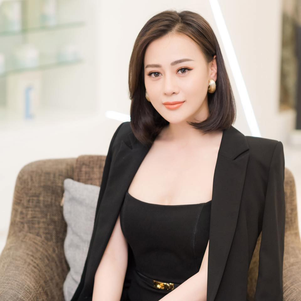 Sau khi tiết lộ từng thất tình đến nỗi không thiết tha công việc, "Quỳnh búp bê" Phương Oanh tuyên bố trên trang cá nhân rằng: "Oanh xác định sẽ đóng chặt cửa trái tim lại rồi. Giờ tình yêu chỉ dành cho gia đình, công việc và các vai diễn trong tương lai...".