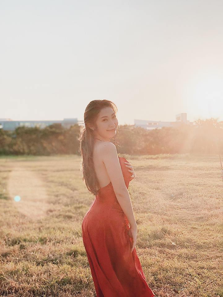 Cuối năm 2018, thông tin lan truyền việc Khổng Tú Quỳnh chia tay ca sĩ Ngô Kiến Huy sau mối tình đẹp kéo dài 8 năm khiến nhiều người hâm mộ tiếc nuối. Mặc dù giữ im lặng về chuyện tình cảm nhưng nữ ca sĩ cho thấy cô đang dần thay đổi về phong cách, sở thích lẫn suy nghĩ.