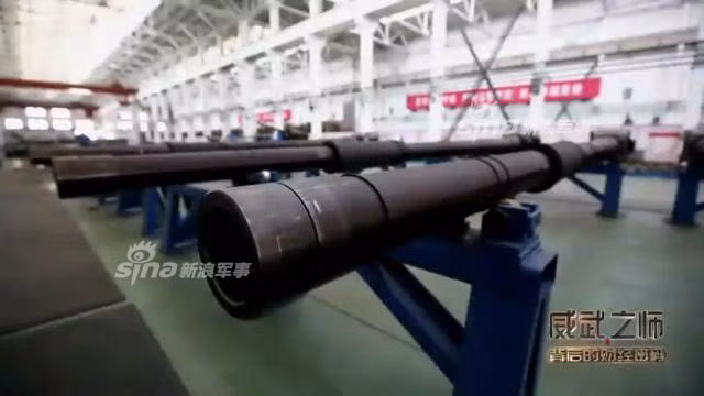 Pháo chính có thể bắn nhiều loại đạn xuyên giáp, đạn chống bộ binh và thậm chí là cả tên lửa chống tăng. Các nguồn tin cho hay, xe tăng VT-4 mang được 38 viên đạn 125mm, trong đó 22 viên nằm trong ổ nạp tự động. Nguồn ảnh: Sina