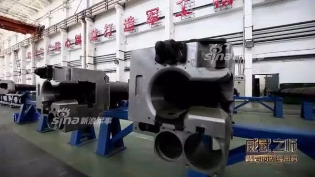 Các tài liệu được công bố cho hay, xe tăng VT-4 sẽ trang bị khẩu pháo nòng trơn 125mm do Trung Quốc chế tạo trên cơ sở khẩu 2A46M của Nga (vốn trang bị cho T-90S hay PT-91M). Nguồn ảnh: Sina