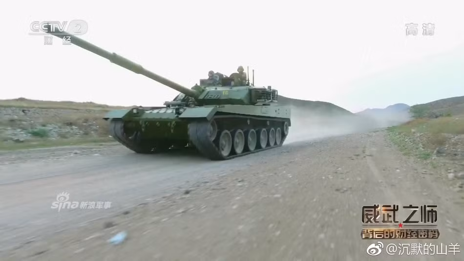 Cụ thể vào cuối năm 2016, Thái Lan đã ký hợp đồng đầu tiên mua 28 chiếc VT-4 từ Trung Quốc. Trong khi hợp đồng đầu còn chưa được thực hiện thì tháng 4/2017, Thái Lan ký mua thêm 10 chiếc khác với giá 58 triệu USD. Ước tính đơn giá mỗi chiếc xe tăng khoảng 5 triệu USD – đắt hơn một chút so với mẫu T-90S mà Nga xuất khẩu cho Việt Nam (khoảng 4 triệu USD). Nguồn ảnh: Sina