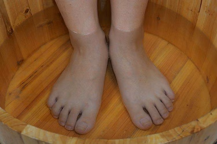 Kieu nguoi khong nen ngam chan keo phai di cap cuu