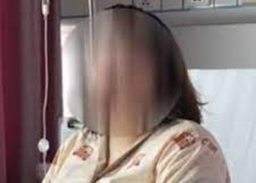 Dau bung khi dang lam viec, di kham bac si hoang: 