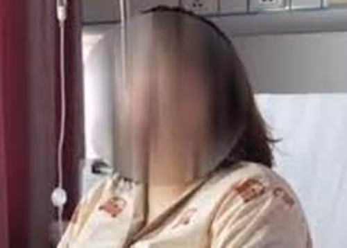 Dau bung khi dang lam viec, di kham bac si hoang: 