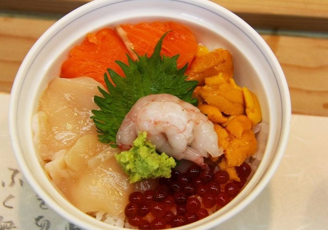 An hai san re tien 3 thang, nguoi phu nu hoi khong kip