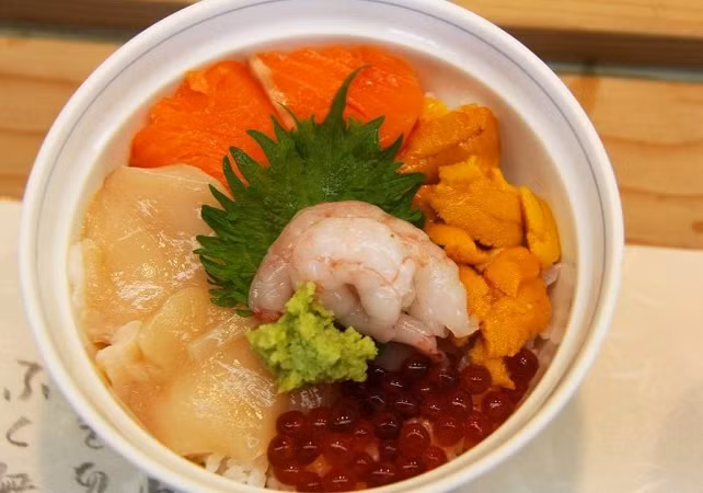 An hai san re tien 3 thang, nguoi phu nu hoi khong kip