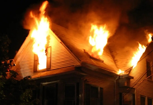 Su dung goi massage, nguoi phu nu dot luon nha vi...