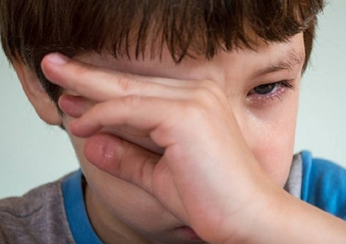 Thieu nien dung tay dui mat, ai ngo mu luon vi dieu nay