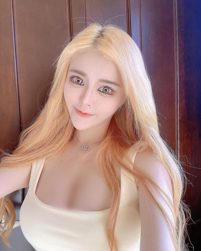 Trước đây, Điệp Điệp Nhi từng vướng phải tin đồn phẫu thuật thẩm mỹ cả cơ thể.