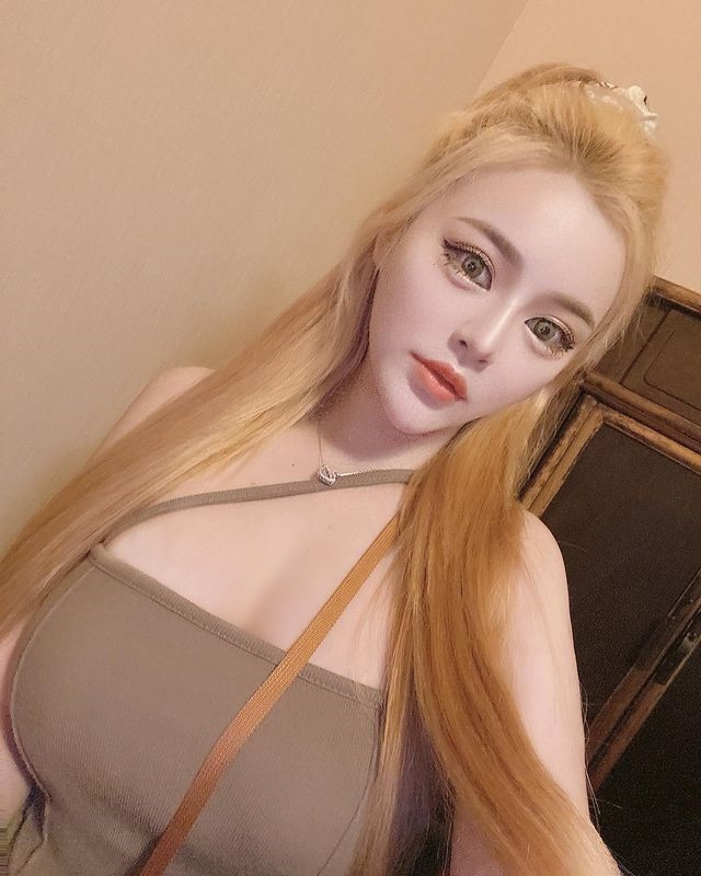 Tuy nhiên, rất nhanh, Điệp Điệp Nhi đã lên tiếng làm rõ, theo cô nàng, khuôn mặt của cô quả thật có can thiệp dao kéo.