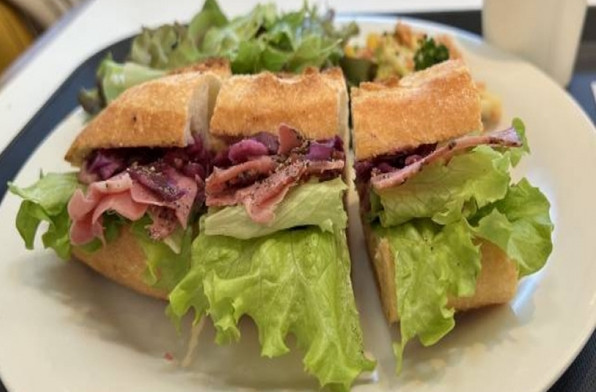 An banh mi voi thu nay thuong xuyen, nguoi dan ong viem da day